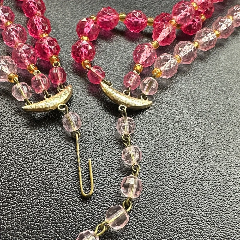 275- West Germany Pink Lucite/Acrylic Ombre triple Beaded Neck. & Clip Earrings - Picture 7 of 7